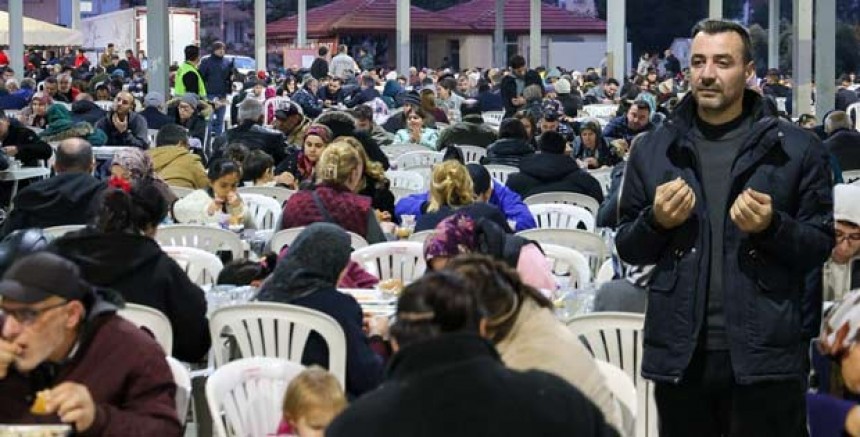 BAŞKAN MEHMET ÇİÇEK, İFTAR SOFRASINDA VATANDAŞLARLA BULUŞTU