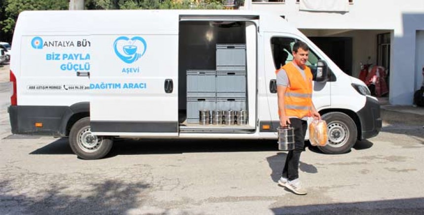 MANAVGAT AŞEVİ İHTİYAÇ SAHİPLERİNİN YANINDA OLMAYA DEVAM EDİYOR