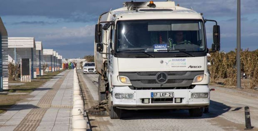 MANAVGAT BELEDİYESİ’NDEN SORGUN BOĞAZ SAHİL HATTINDA KAPSAMLI TEMİZLİK
