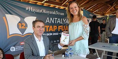 12. Antalya Kitap Fuarı söyleşi ve imza günleri fuara renk katıyor