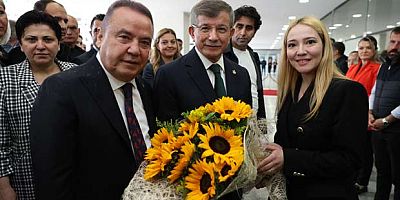 AHMET DAVUTOĞLU’DAN BAŞKAN BÖCEK’E ZİYARET 