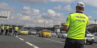 Antalya’da trafik güvenliğini tehlikeye atan sürücülere ceza kesildi