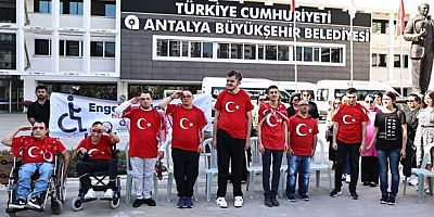 ASKERLİK YAPACAK ENGELLİ BİREYLERE DAVULLU-ZURNALI UĞURLAMA 