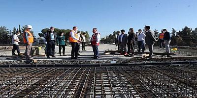 Başkan Böcek Karaman köprüsü inşaatını inceledi