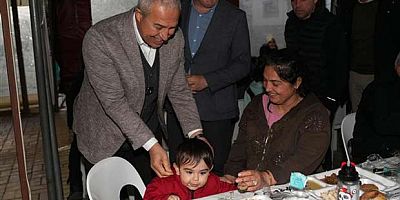 BAŞKAN ÖZÇELİK İLK İFTARI VATANDAŞLARLA BİRLİKTE YAPTI