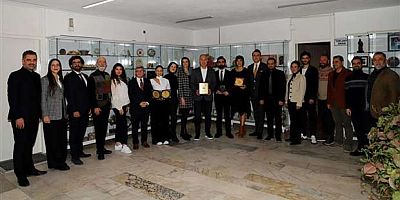 BAŞKAN ÖZÇELİK TİYATRO EKİBİ İLE BULUŞTU