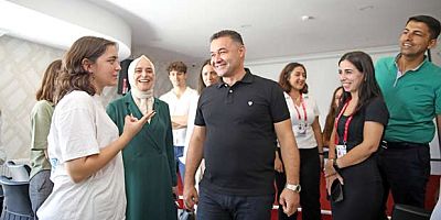 YÜCEL YKS DE BAŞARI GÖSTEREN ÖĞRENCİLERİ ÖDÜLLENDİRDİ