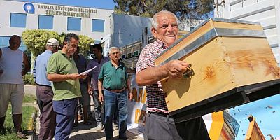 BÜYÜKŞEHİR’DEN SERİKLİ ARICILARA KOVAN DESTEĞİ