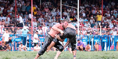 Elmalı Güreşleri’nin galibi Sarı Fırtına İsmail Balaban 