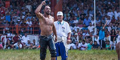 Elmalı yağlı güreşlerinde “Ali Gürbüz’ün” ailesine saygısızlık yapıldı