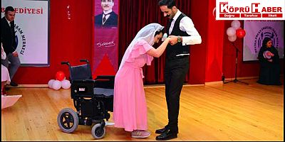 Engelsiz kutlama Ayşenur’u ayağa kaldırdı