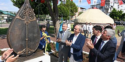 KEPEZ’DE ‘DOMBRA ANITI’NIN AÇILIŞI YAPILDI