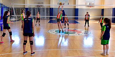 Kepezli çocuklar voleybolu çok sevdi