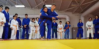 KEPEZLİ ELİF BALKAN İKİNCİSİ OLDU