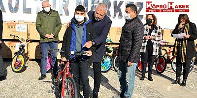 Manavgat Belediyesi’nin soba ve bisiklet destekleri devam ediyor