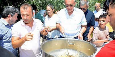 MANAVGAT’TA  AK PARTİ’DEN AŞURE İKRAMI