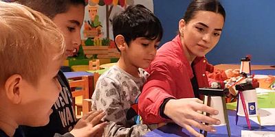 Minik eller de kodlama öğreniyor