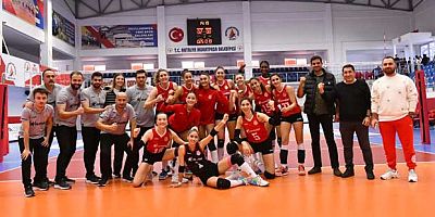 Muratpaşa’nın sultanları ilk yarıyı galibiyetle kapattı.