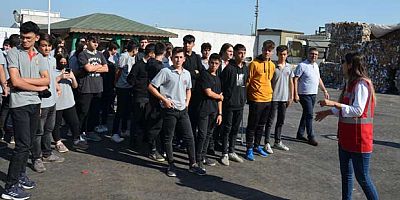 Öğrenciler geri dönüşüm tesisini gezdi 