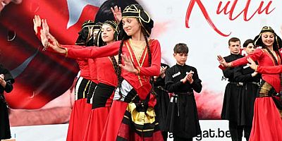 ULUSLARARASI HALK DANSLARI’NDAN 23 NİSAN KUTLAMASI